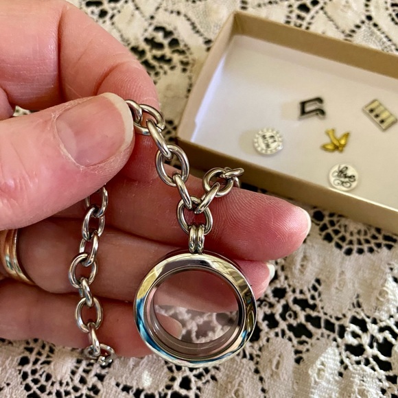 💥Stainless Steel 5 Charm Locket Bracelet💥 - Picture 3 of 9